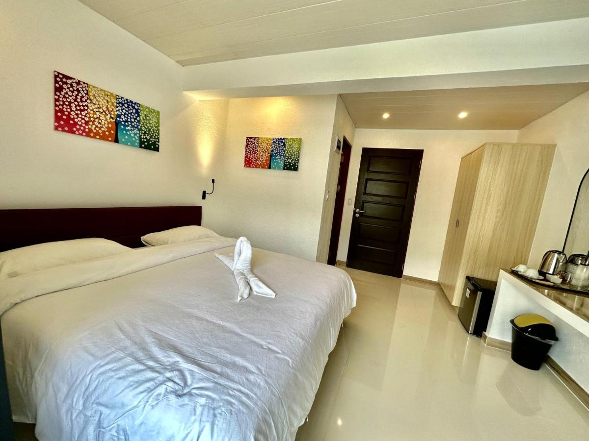 Calypso Beach And Dive Resort Manoc-Manoc Esterno foto