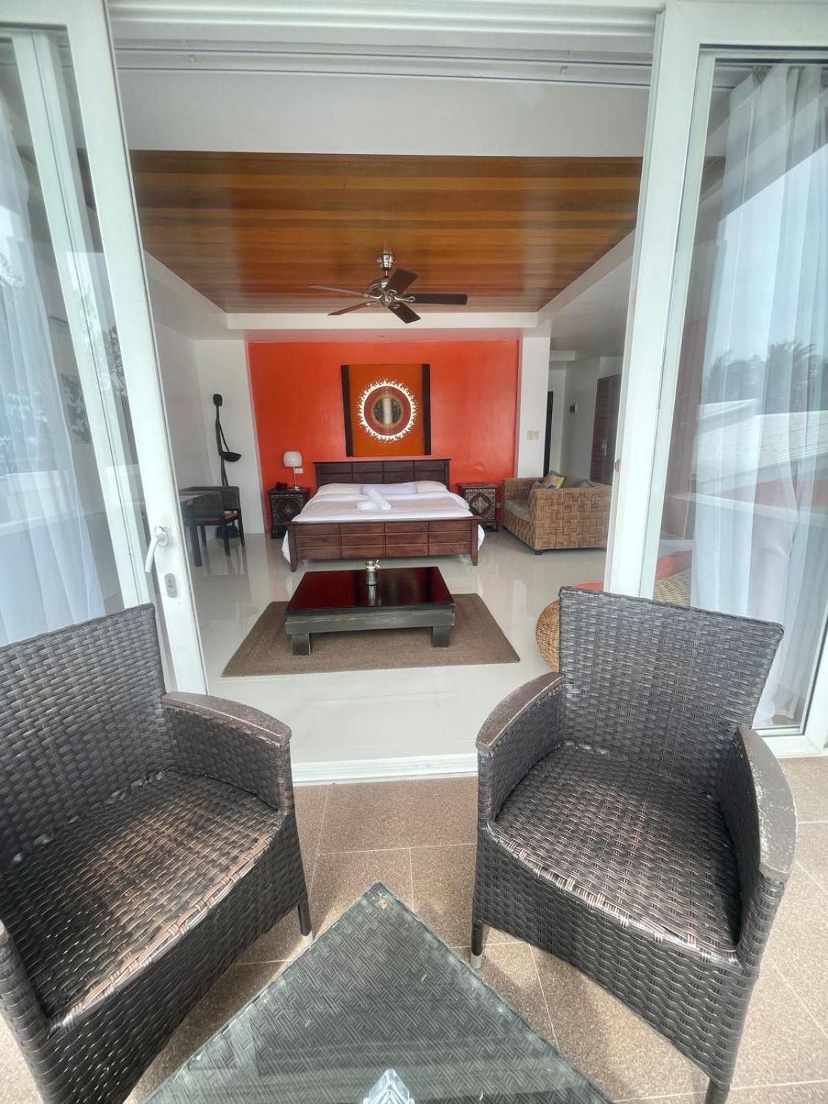 Calypso Beach And Dive Resort Manoc-Manoc Esterno foto