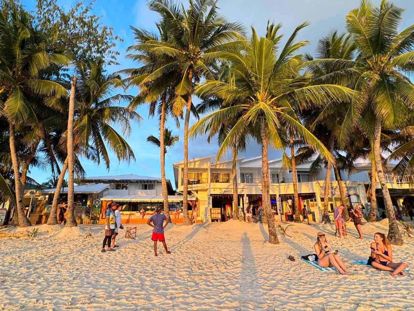 Calypso Beach And Dive Resort Manoc-Manoc Esterno foto