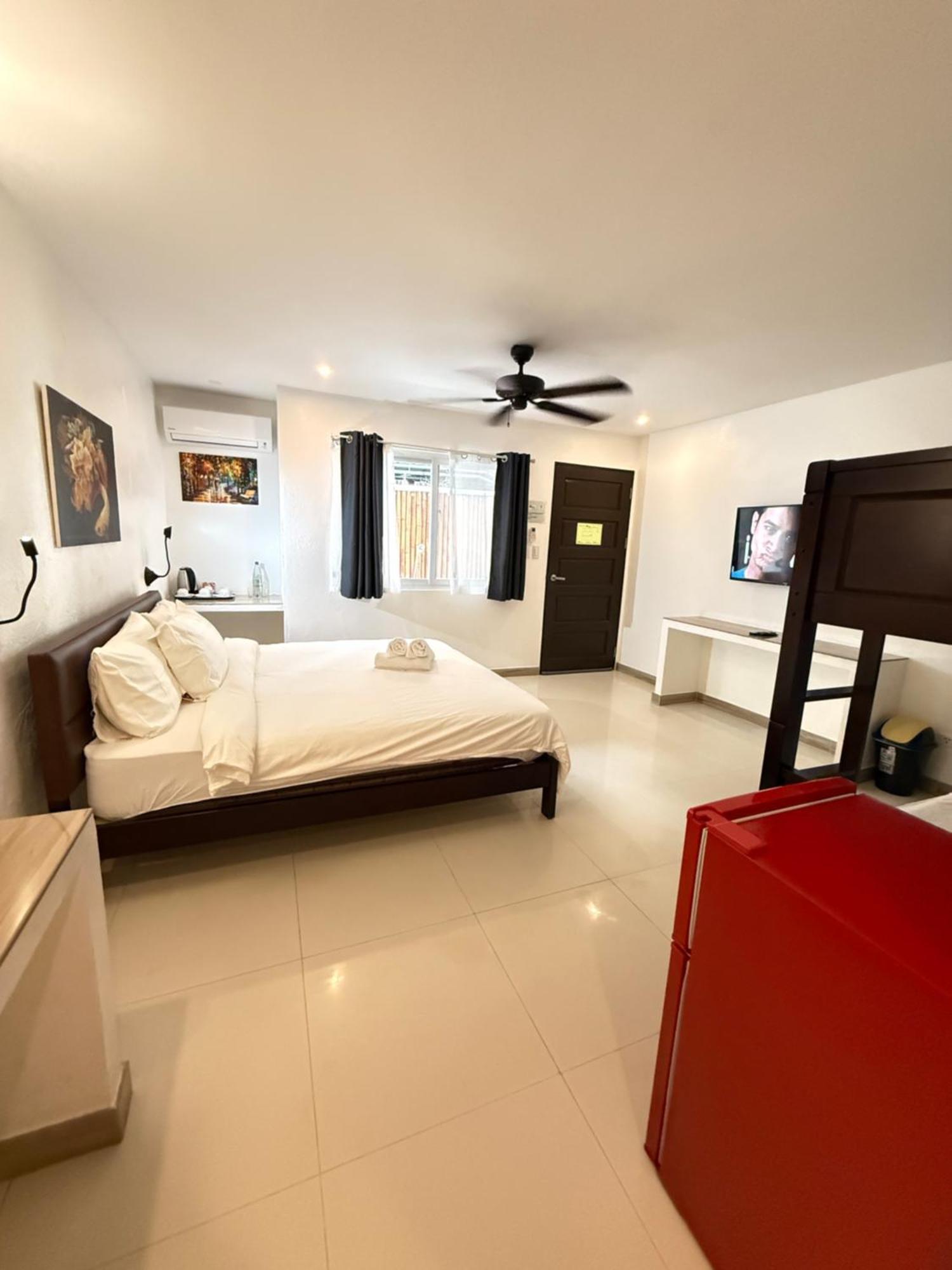 Calypso Beach And Dive Resort Manoc-Manoc Esterno foto