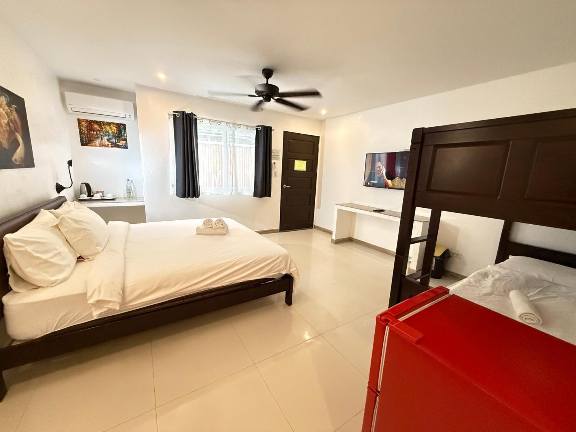 Calypso Beach And Dive Resort Manoc-Manoc Esterno foto