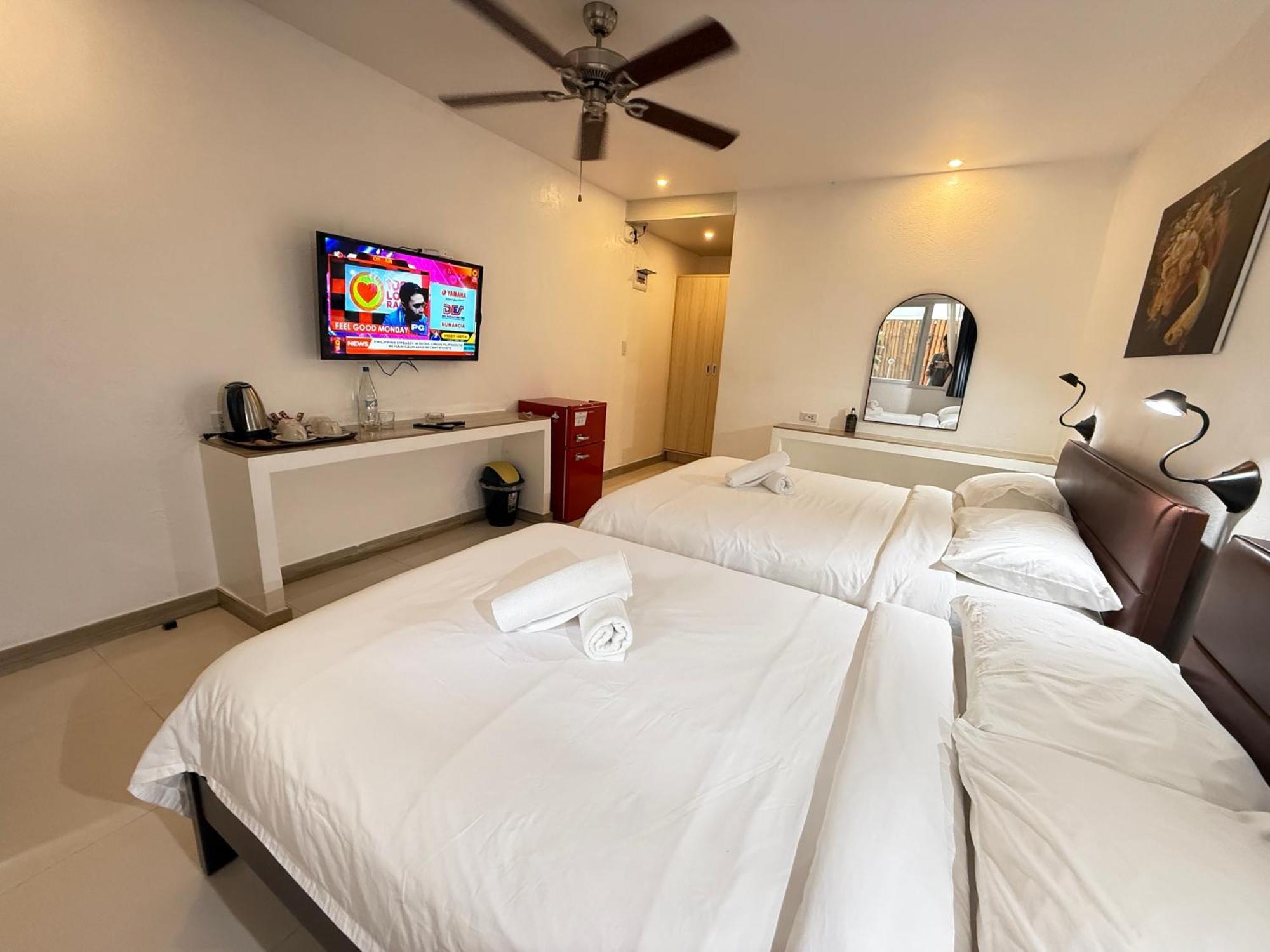 Calypso Beach And Dive Resort Manoc-Manoc Esterno foto