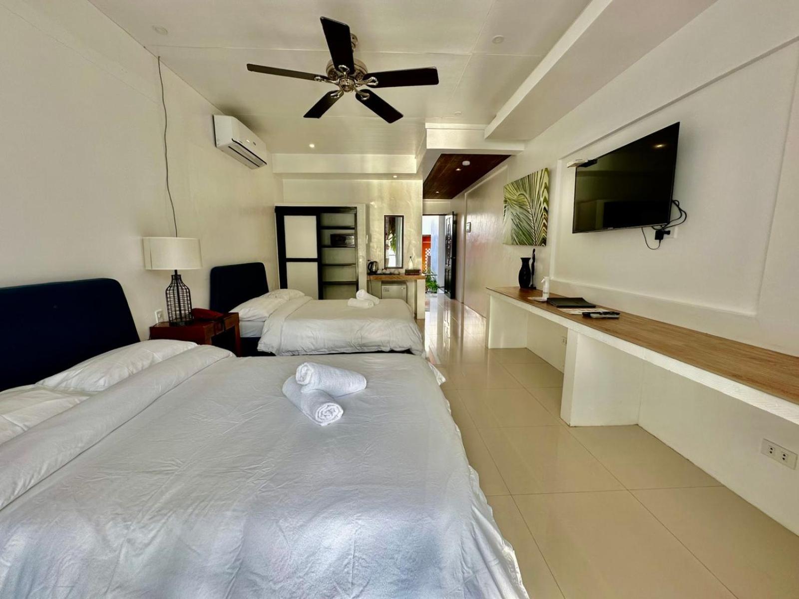 Calypso Beach And Dive Resort Manoc-Manoc Esterno foto