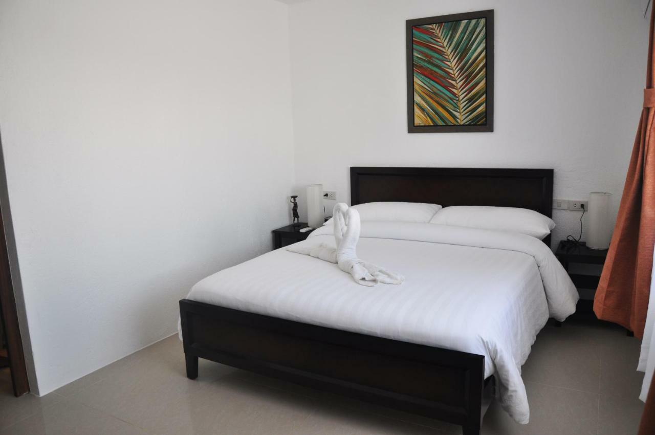 Calypso Beach And Dive Resort Manoc-Manoc Esterno foto