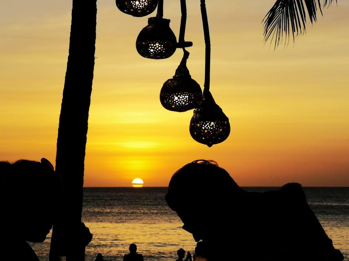 Calypso Beach And Dive Resort Manoc-Manoc Esterno foto
